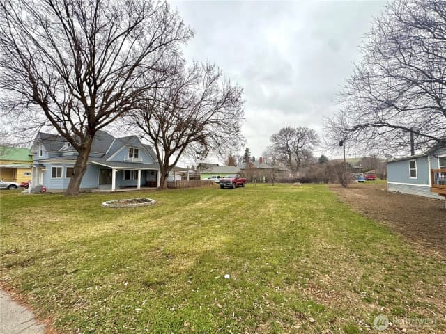 Property photo for 250 W Sixth Street, Waitsburg photo 3