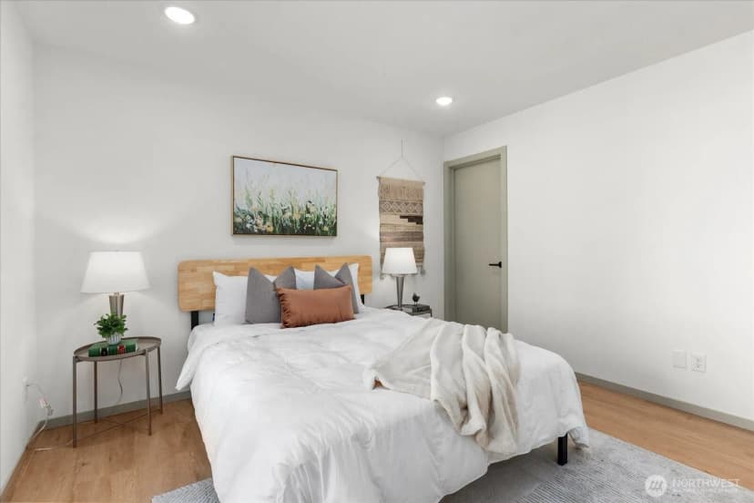 Property photo for 4104 49th Avenue Sw #b, Seattle photo 5