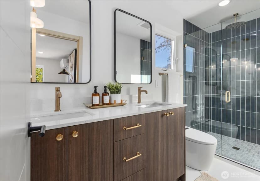 Property photo for 4104 49th Avenue Sw #b, Seattle photo 13