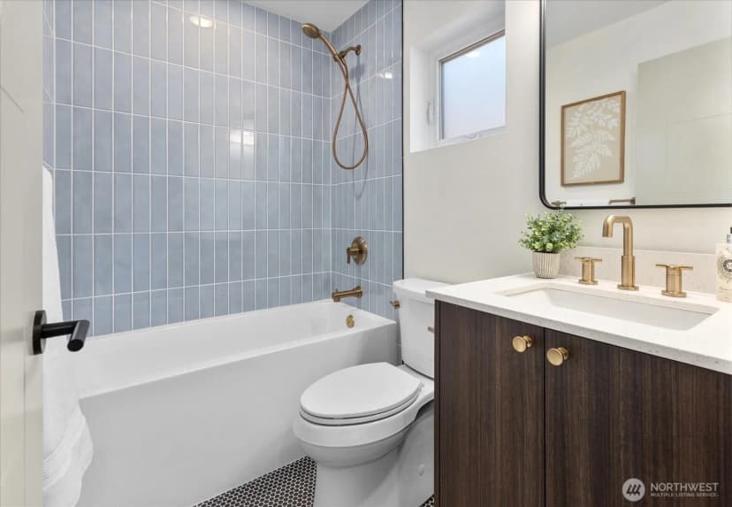 Property photo for 4104 49th Avenue Sw #b, Seattle photo 6