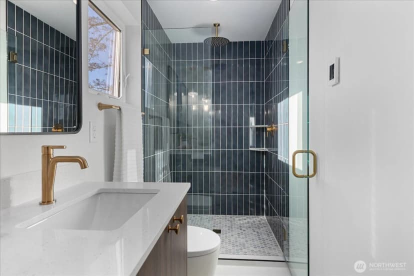 Property photo for 4104 49th Avenue Sw #b, Seattle photo 14