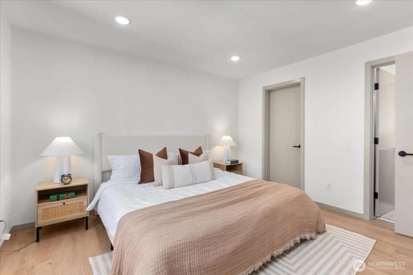 Property photo for 4104 49th Avenue Sw #b, Seattle photo 12