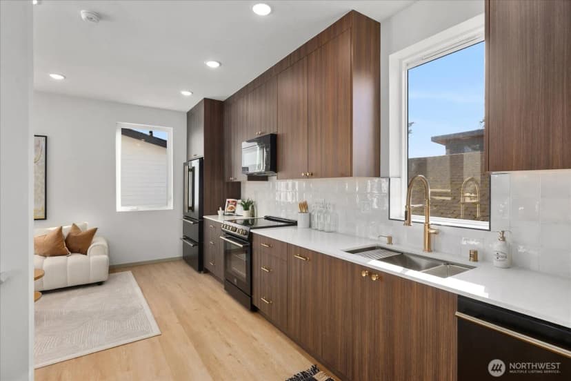 Property photo for 4104 49th Avenue Sw #b, Seattle photo 10