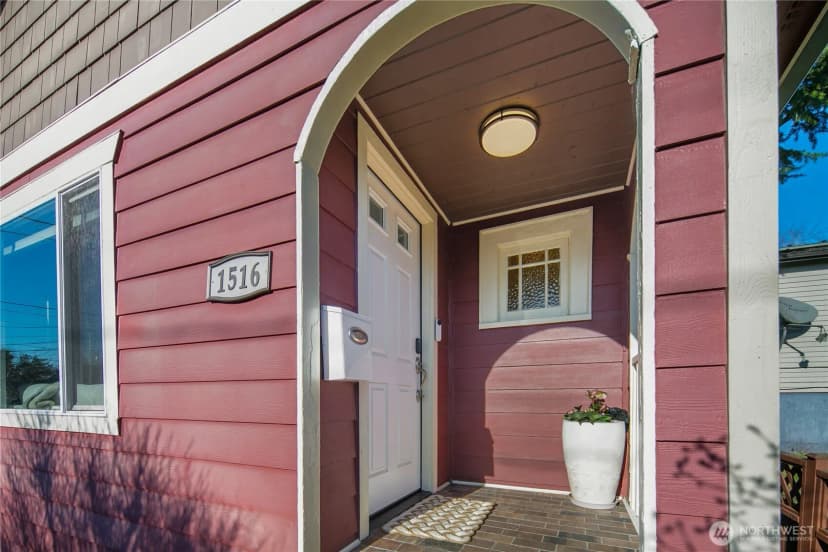 Property photo for 1516 S Bennett Street, Seattle photo 3