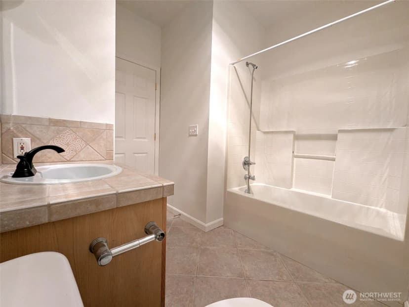 Property photo for 15000 Juanita Drive Ne #403, Kenmore photo 23