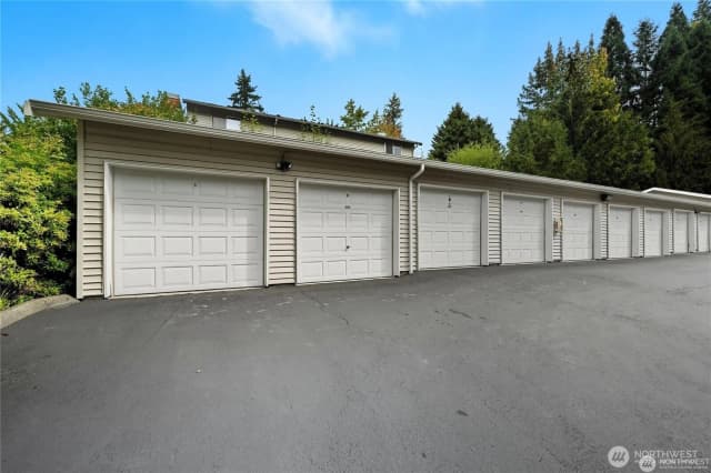 Property photo for 15000 Juanita Drive Ne #403, Kenmore photo 3