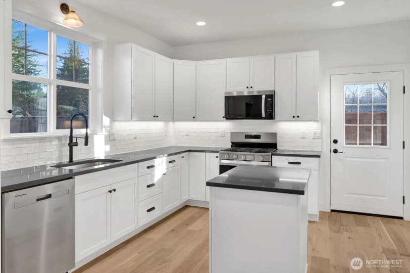Property photo for 530 E Sunset Drive #14, Bellingham photo 8