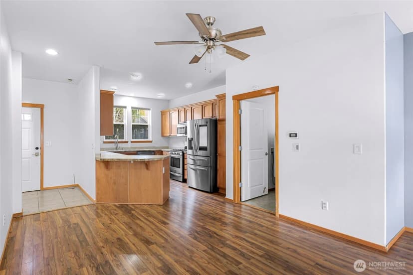 Property photo for 1033 Aspen Lane, Burlington photo 7