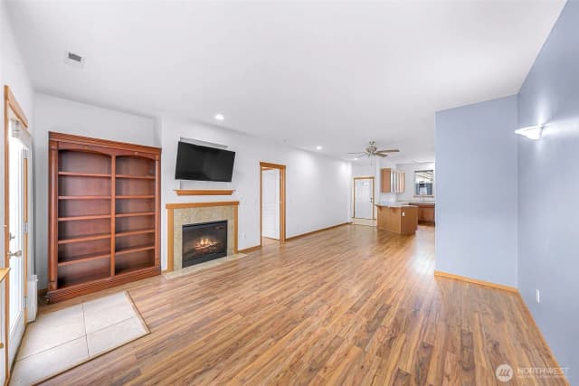Property photo for 1033 Aspen Lane, Burlington photo 5