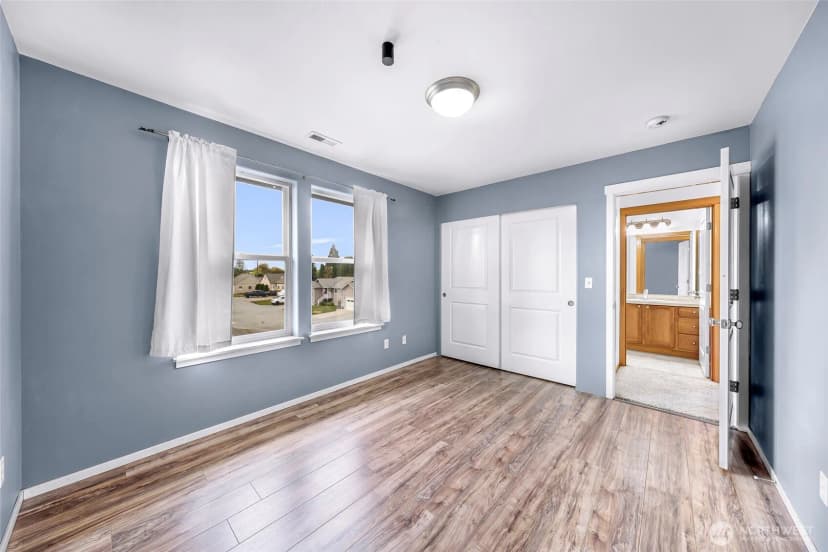 Property photo for 1033 Aspen Lane, Burlington photo 24