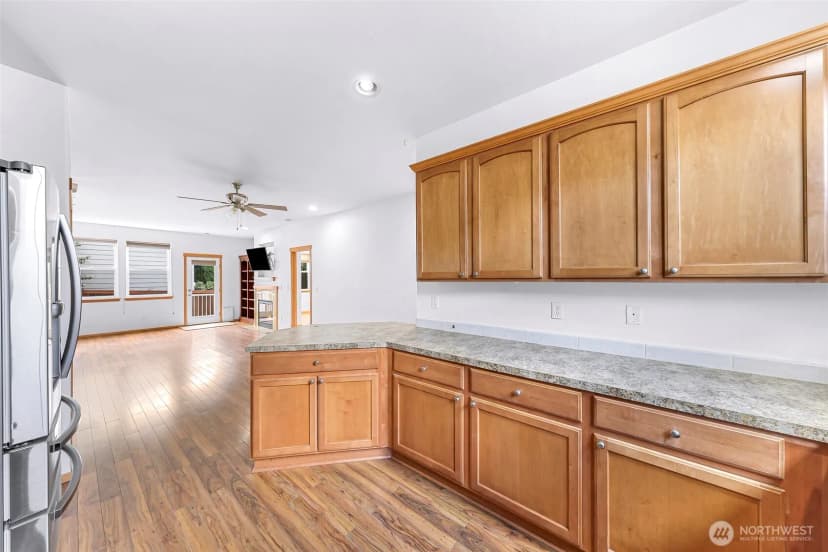 Property photo for 1033 Aspen Lane, Burlington photo 10