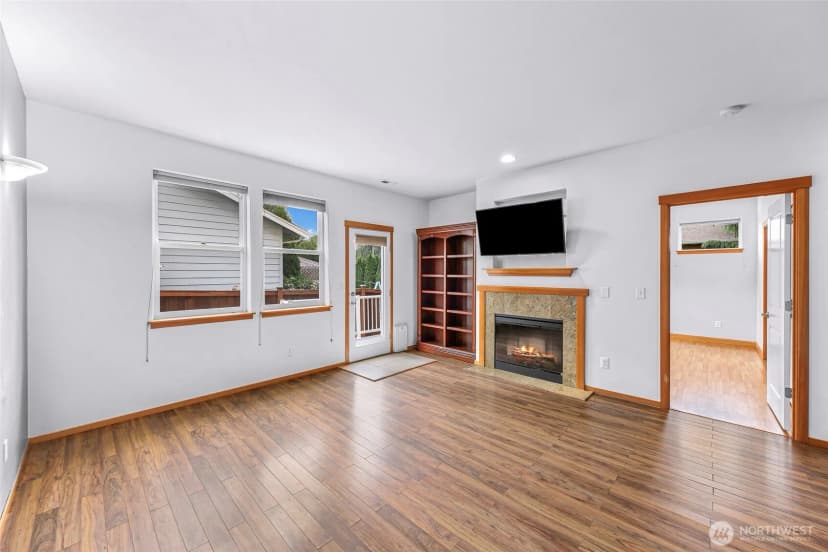 Property photo for 1033 Aspen Lane, Burlington photo 4