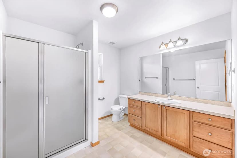 Property photo for 1033 Aspen Lane, Burlington photo 18