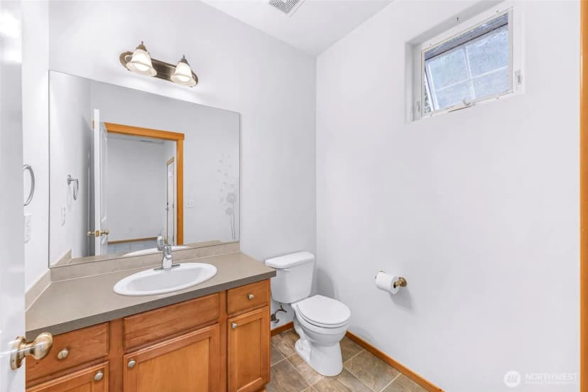Property photo for 1033 Aspen Lane, Burlington photo 16
