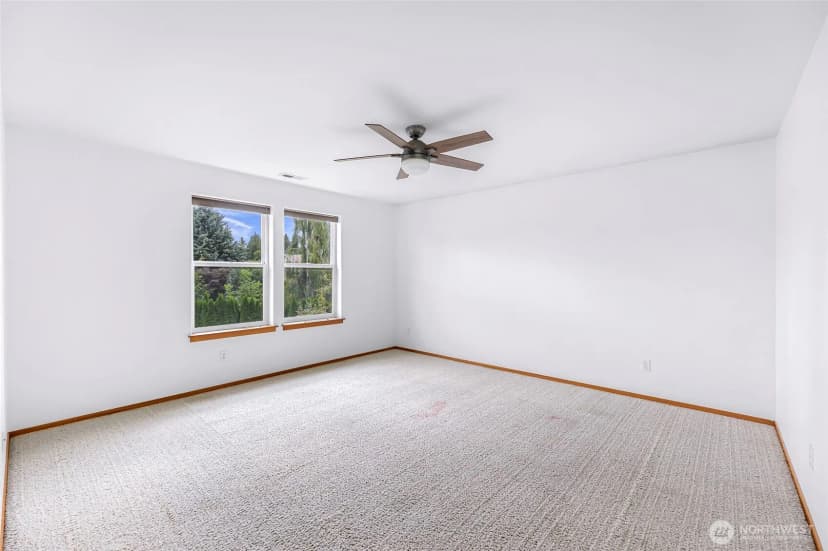 Property photo for 1033 Aspen Lane, Burlington photo 26
