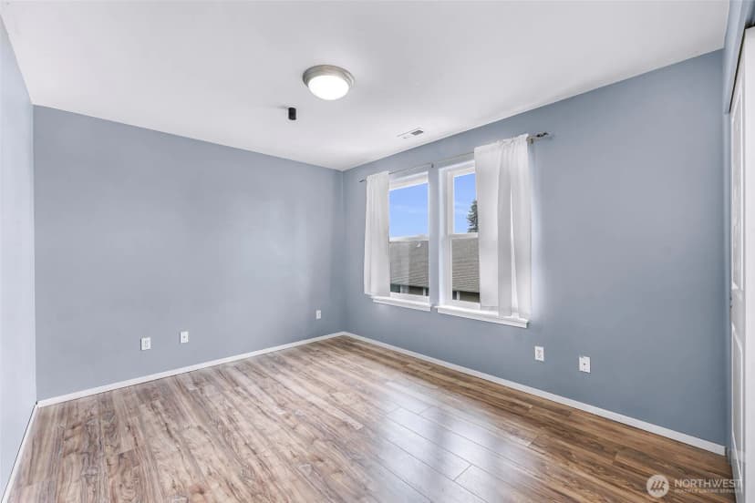 Property photo for 1033 Aspen Lane, Burlington photo 22