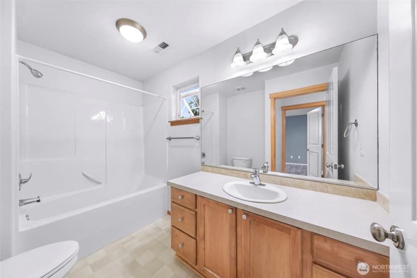 Property photo for 1033 Aspen Lane, Burlington photo 21