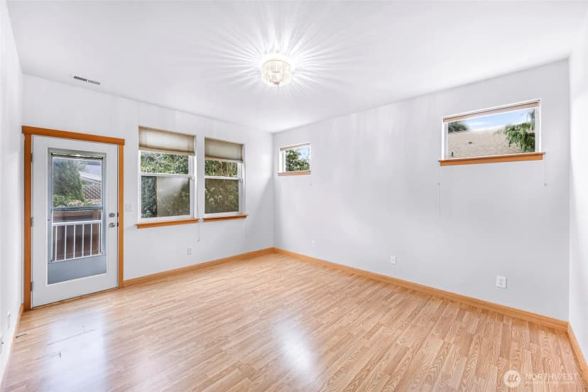 Property photo for 1033 Aspen Lane, Burlington photo 12