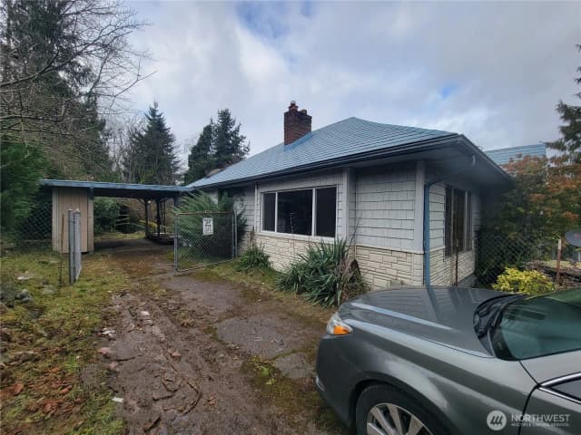 Property photo for 13715 45th Avenue S, Tukwila photo 2