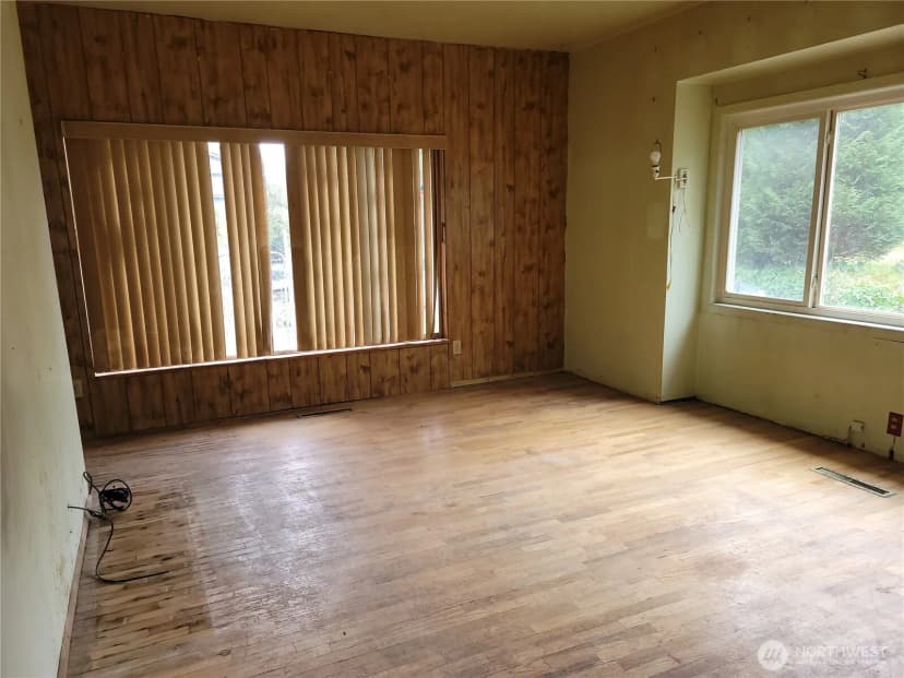 Property photo for 13715 45th Avenue S, Tukwila photo 7