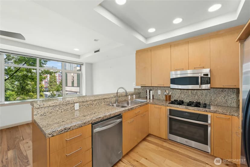 Property photo for 2319 1st Avenue #503, Seattle photo 13