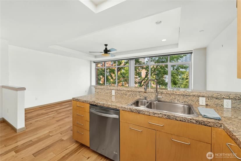 Property photo for 2319 1st Avenue #503, Seattle photo 12