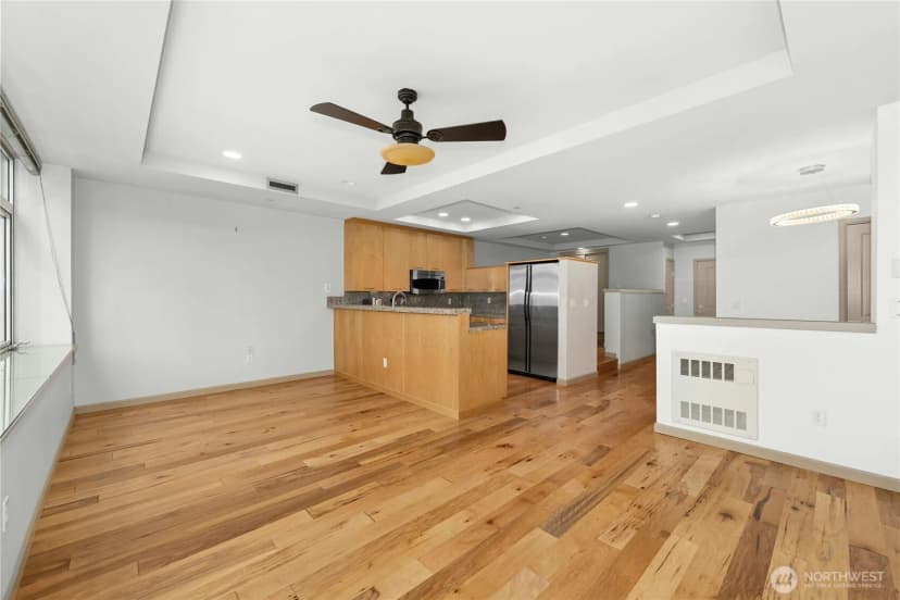 Property photo for 2319 1st Avenue #503, Seattle photo 7
