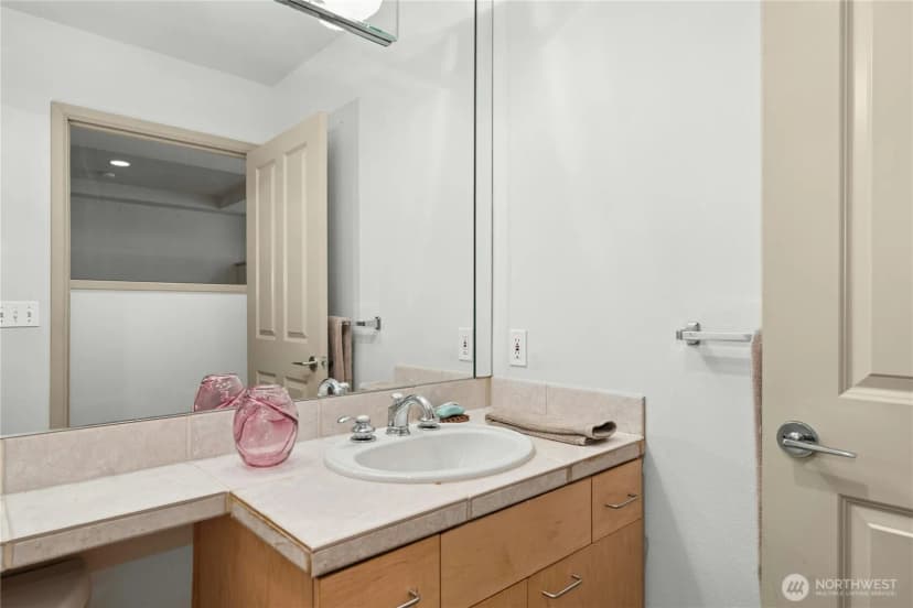 Property photo for 2319 1st Avenue #503, Seattle photo 17