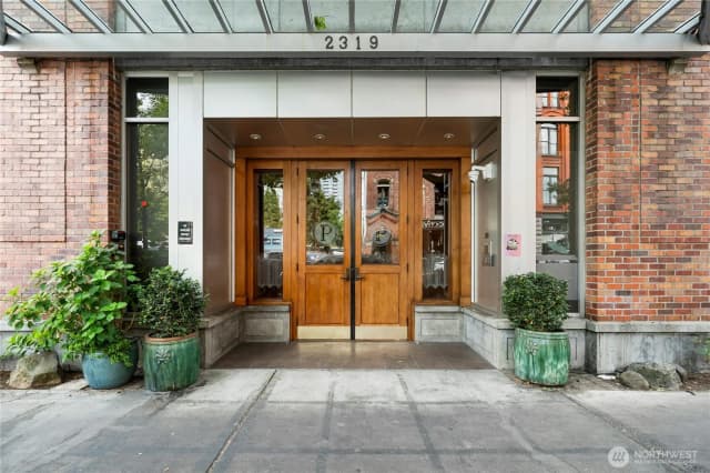 Property photo for 2319 1st Avenue #503, Seattle photo 2