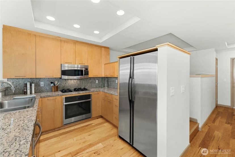Property photo for 2319 1st Avenue #503, Seattle photo 11