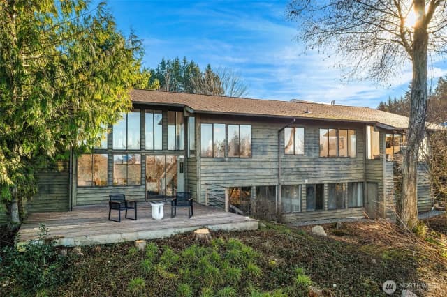 Property photo for 11519 Sea Breeze Avenue Sw, Vashon