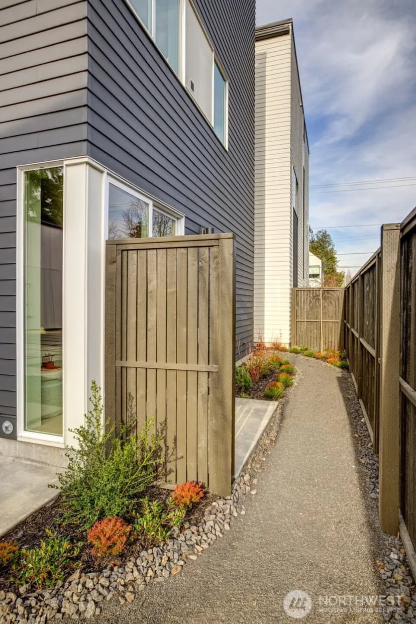 Property photo for 4409 B S Holly Street, Seattle photo 24