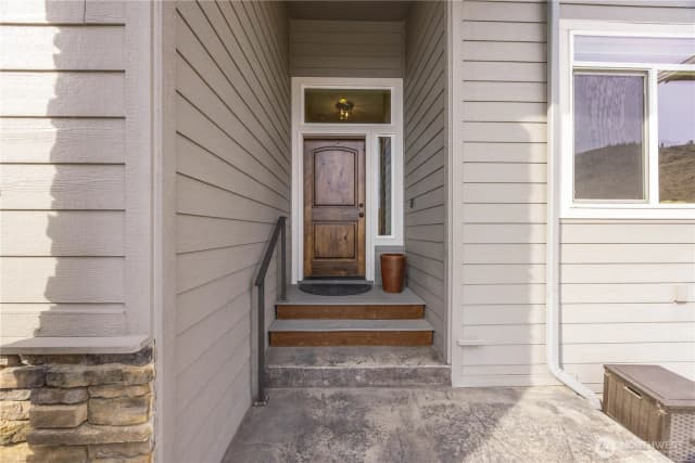 Property photo for 457 Whisper Place, Chelan photo 2