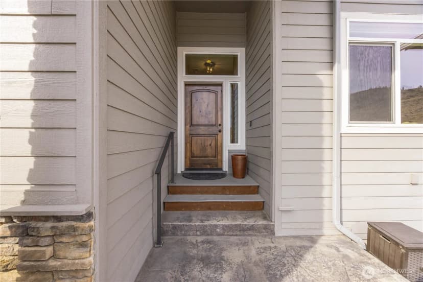 Property photo for 457 Whisper Place, Chelan photo 2