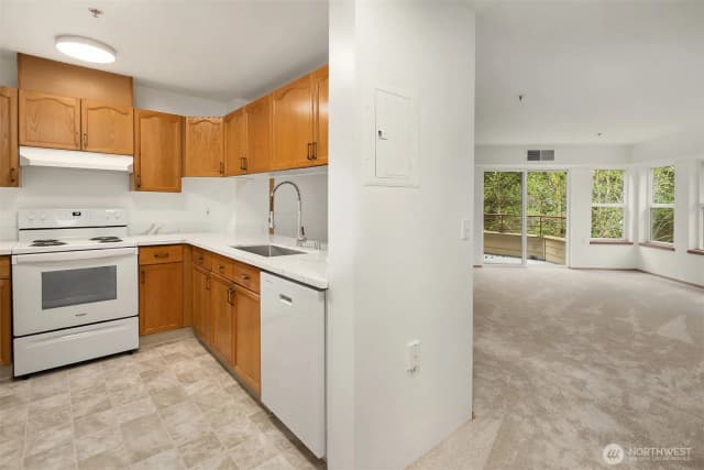 Property photo for 1750 152nd Avenue Ne #e311, Bellevue photo 3