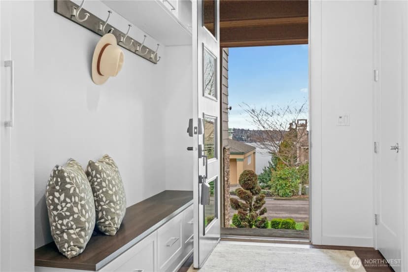 Property photo for 2414 Garden Court N, Renton photo 17