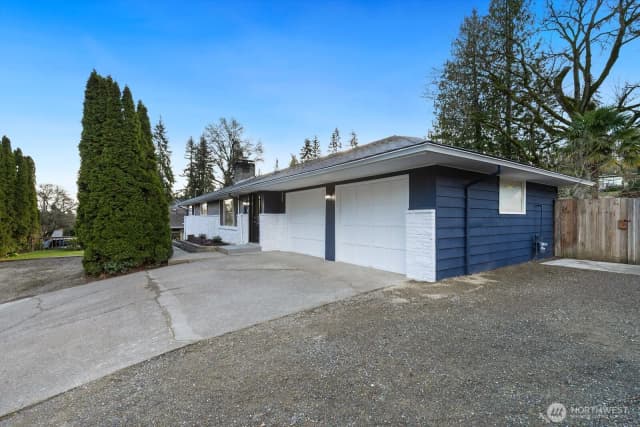 Property photo for 2321 100th Avenue Ne, Bellevue photo 3