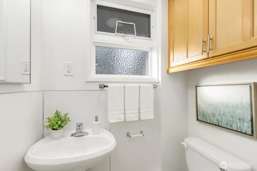 Property photo for 2321 100th Avenue Ne, Bellevue photo 18