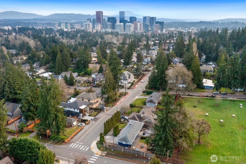 Property photo for 2321 100th Avenue Ne, Bellevue photo 34