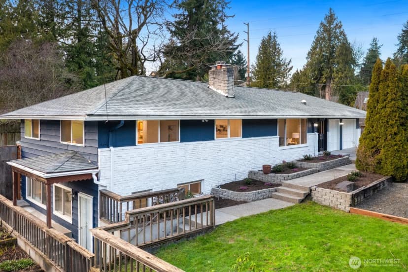 Property photo for 2321 100th Avenue Ne, Bellevue photo 2