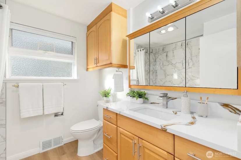 Property photo for 2321 100th Avenue Ne, Bellevue photo 16