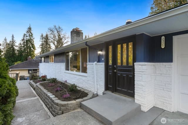 Property photo for 2321 100th Avenue Ne, Bellevue