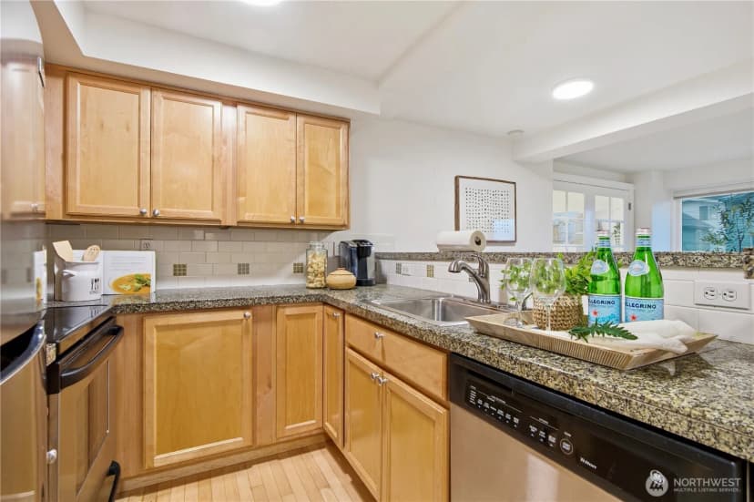 Property photo for 1525 Taylor Ave N #203, Seattle photo 4