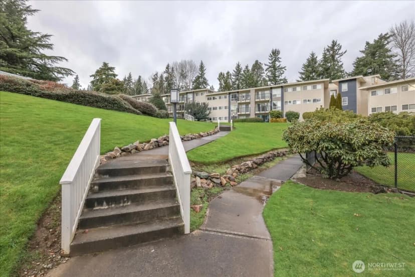 Property photo for 12631 Ne 9th Place #c305, Bellevue photo 26