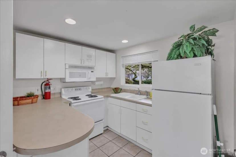 Property photo for 12631 Ne 9th Place #c305, Bellevue photo 30