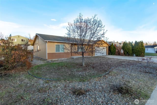 Property photo for 407 N 75th Avenue, Yakima photo 2