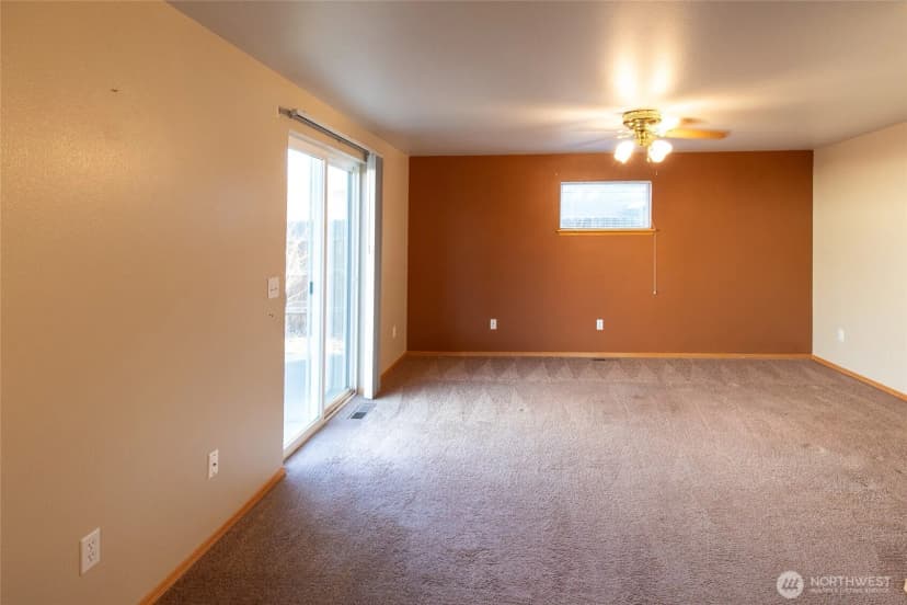 Property photo for 407 N 75th Avenue, Yakima photo 8
