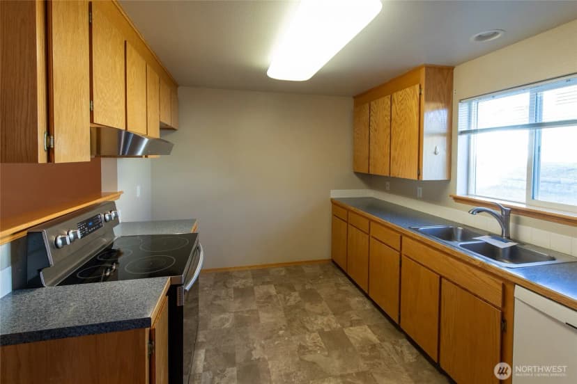 Property photo for 407 N 75th Avenue, Yakima photo 6