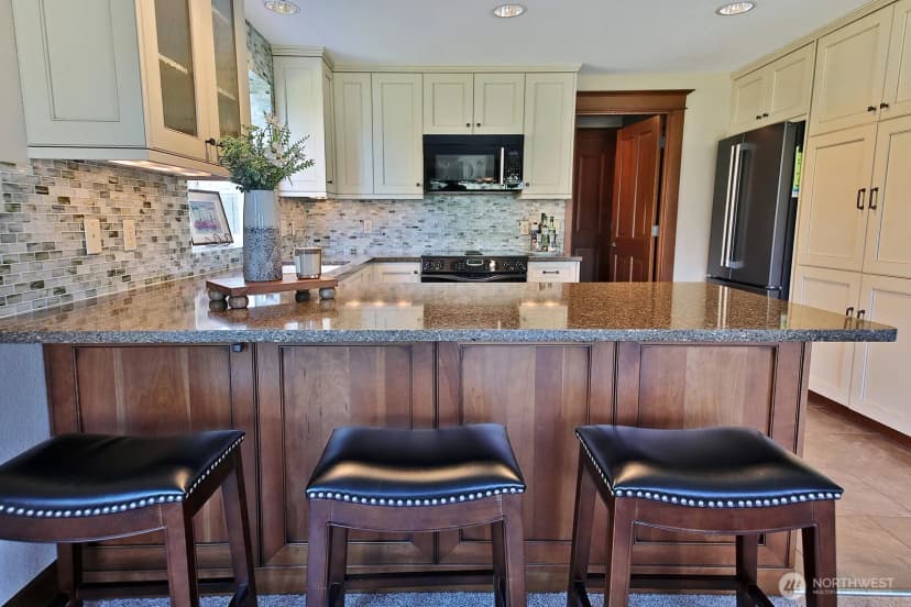 Property photo for 2471 Soundview Drive, Langley photo 8