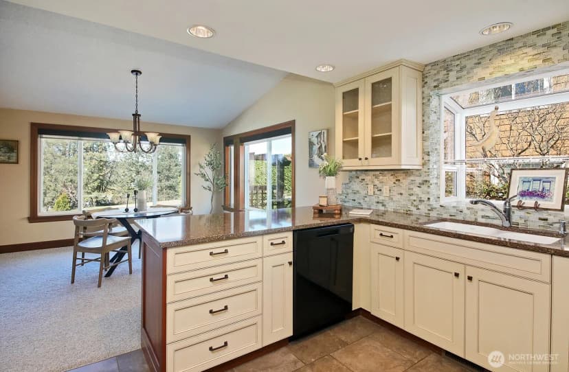 Property photo for 2471 Soundview Drive, Langley photo 10